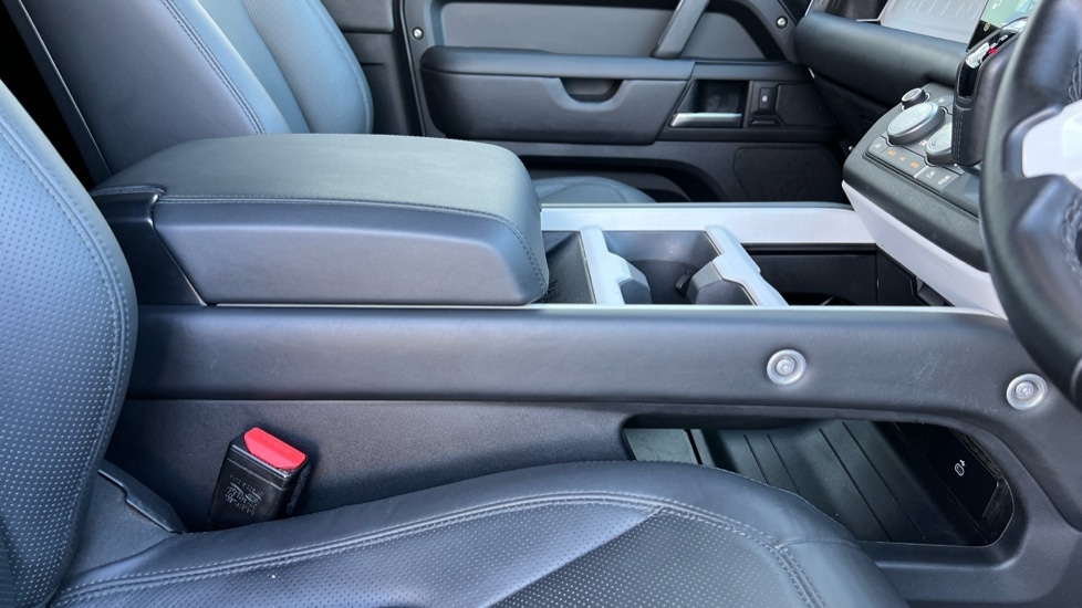 Used Land Rover Defender 2024 for sale - 76609707: Photo 21