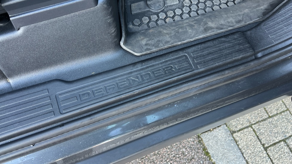 Used Land Rover Defender 2024 for sale - 76609707: Photo 23