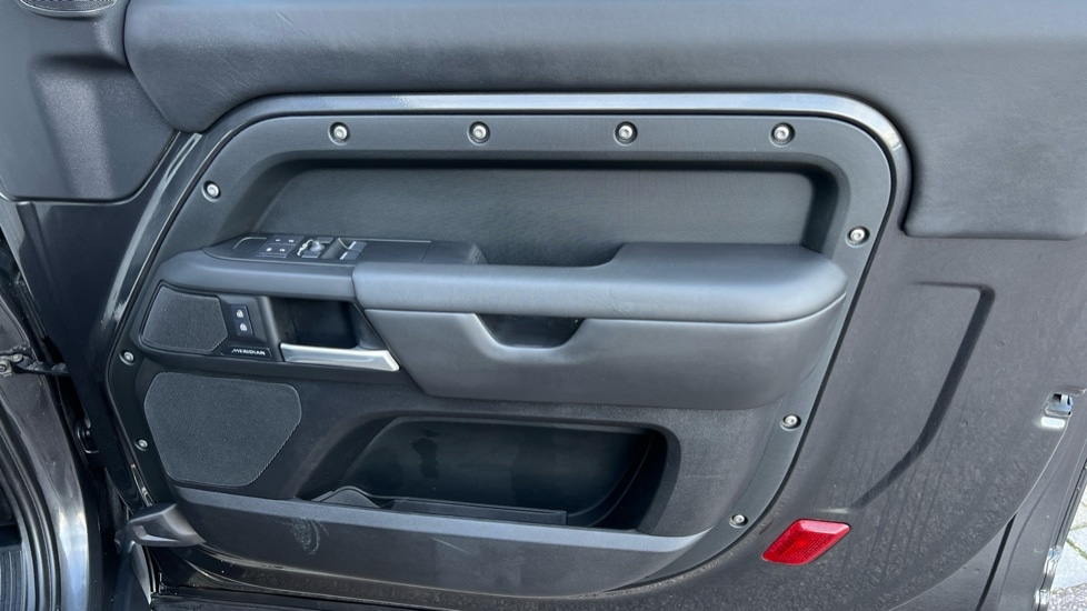 Used Land Rover Defender 2024 for sale - 76609707: Photo 24