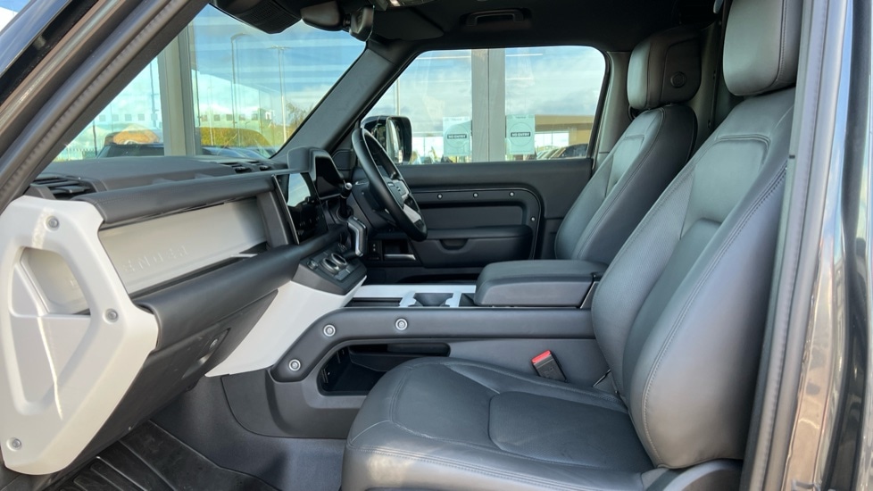 Used Land Rover Defender 2024 for sale - 76609707: Photo 3