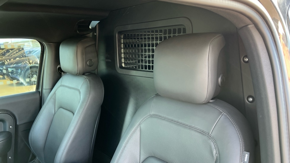 Used Land Rover Defender 2024 for sale - 76609707: Photo 4