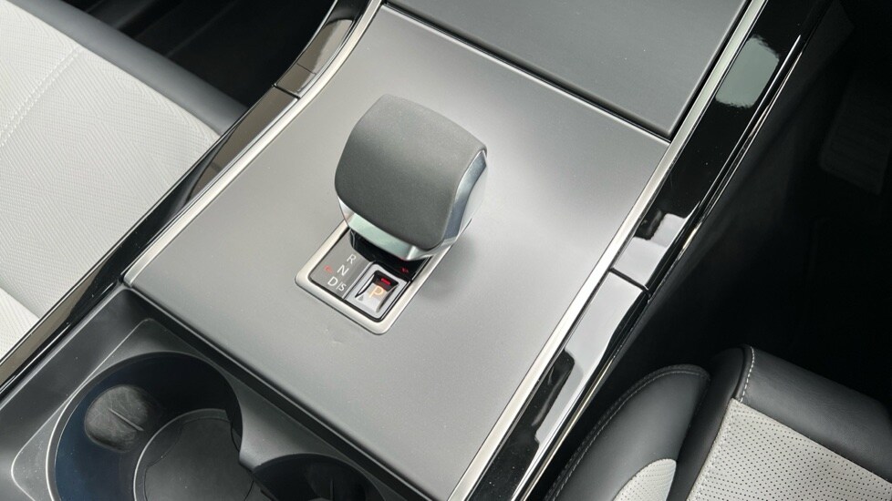 Used Land Rover Range Rover Velar 2024 for sale - 76018083: Photo 13