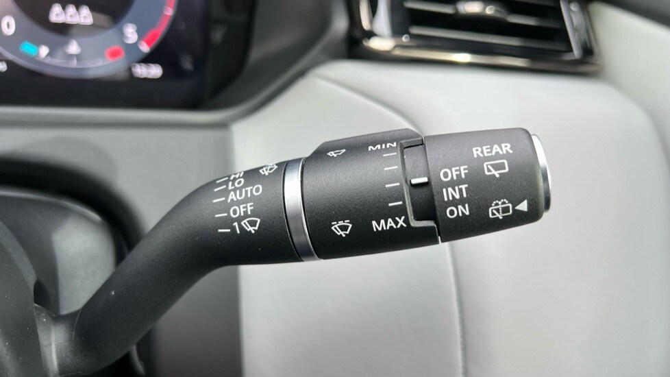 Used Land Rover Range Rover Velar 2024 for sale - 76018083: Photo 38