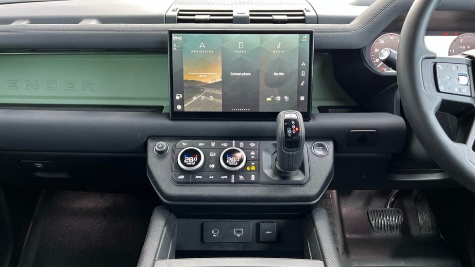 Used Land Rover Defender 2023 for sale - 76873795: Photo 29