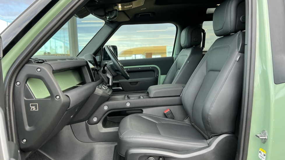 Used Land Rover Defender 2023 for sale - 76873795: Photo 3