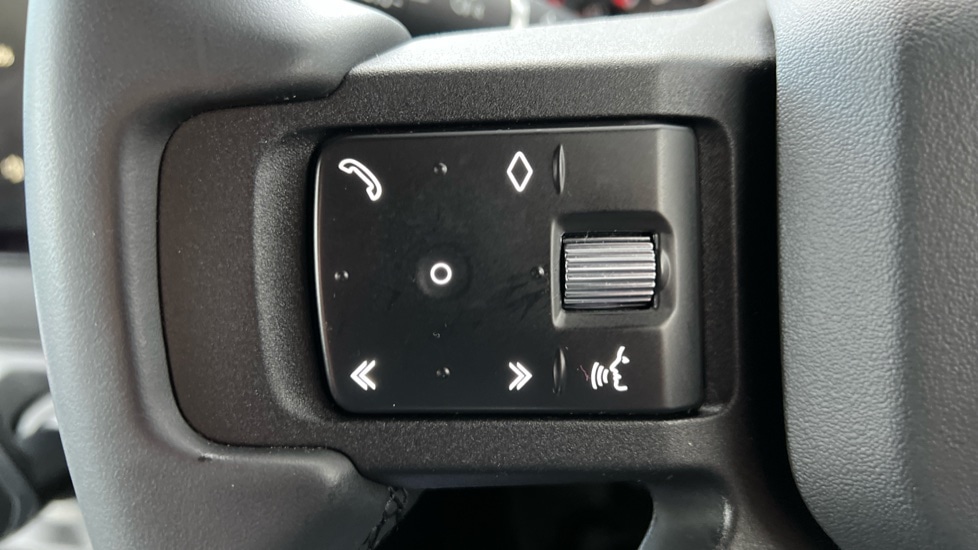 Used Land Rover Defender 2023 for sale - 76873795: Photo 37