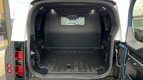 Used Land Rover Defender 2023 for sale - 76161213: Photo 10