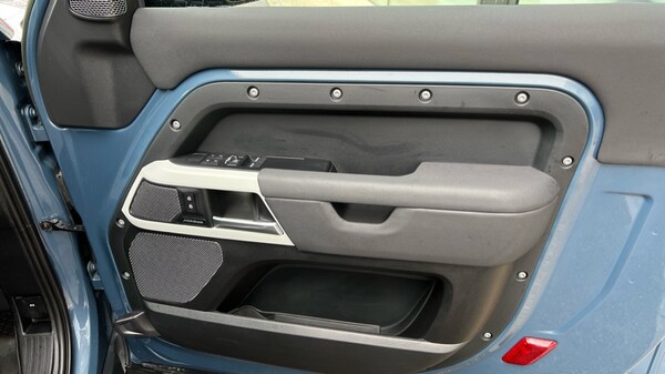 Used Land Rover Defender 2023 for sale - 76161213: Photo 24