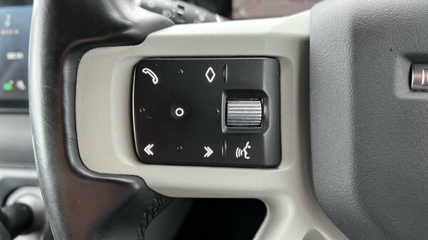 Used Land Rover Defender 2023 for sale - 76161213: Photo 36