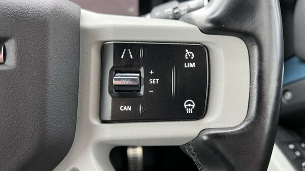 Used Land Rover Defender 2023 for sale - 76161213: Photo 37
