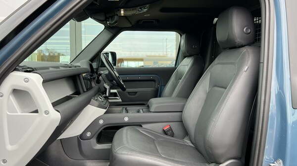 Used Land Rover Defender 2023 for sale - 76161213: Photo 3