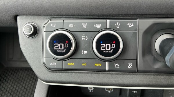 Used Land Rover Defender 2023 for sale - 76161213: Photo 42