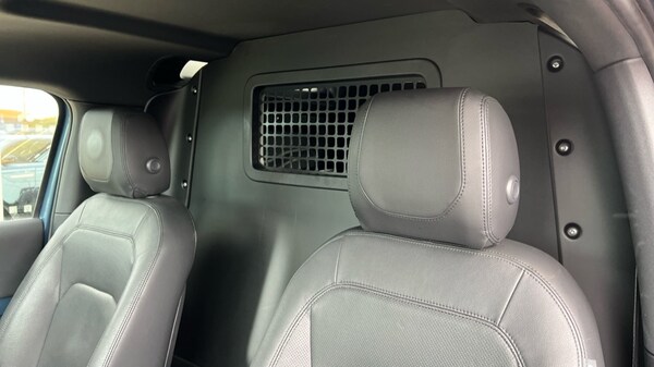 Used Land Rover Defender 2023 for sale - 76161213: Photo 4