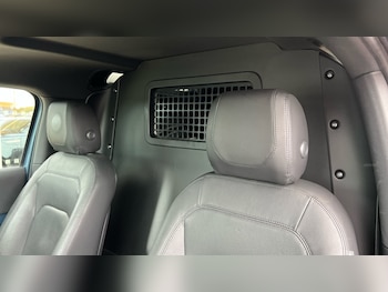 Used Land Rover Defender 2023 for sale - 76161213: Photo 4