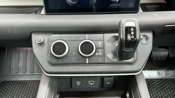 Used Land Rover Defender 2022 for sale - 76311890: Photo 13