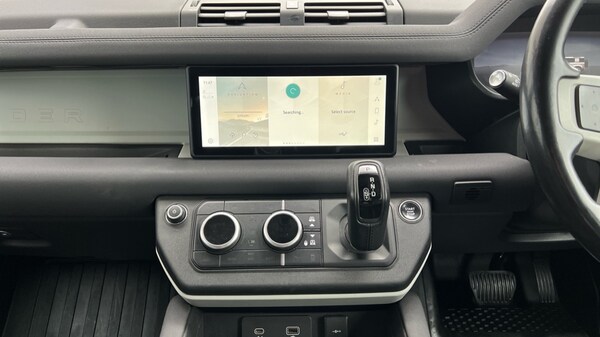 Used Land Rover Defender 2022 for sale - 76311890: Photo 14