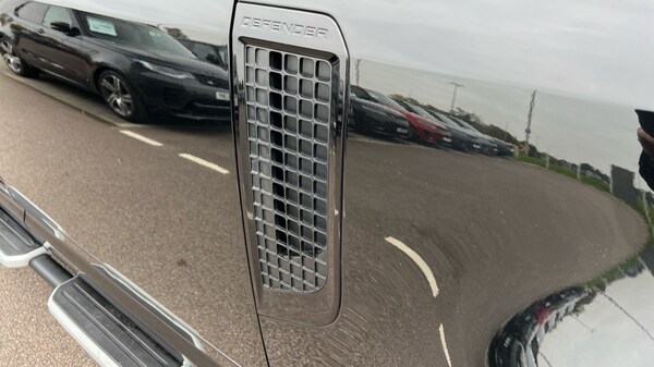 Used Land Rover Defender 2022 for sale - 76311890: Photo 22