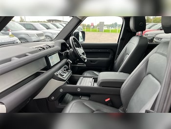 Used Land Rover Defender 2022 for sale - 76311890: Photo