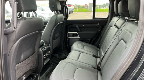 Used Land Rover Defender 2022 for sale - 76311890: Photo 4