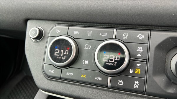 Used Land Rover Defender 2022 for sale - 76311890: Photo 54