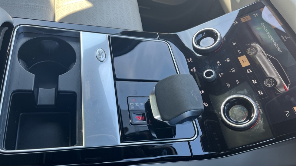 Used Land Rover Range Rover Velar 2021 for sale - 76722132: Photo 27