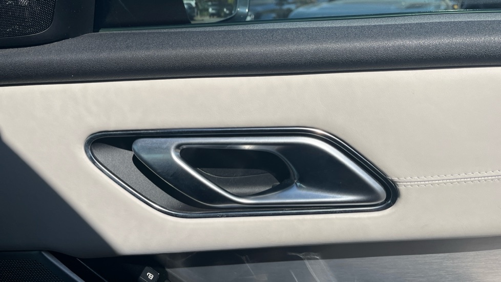 Used Land Rover Range Rover Velar 2021 for sale - 76722132: Photo 33