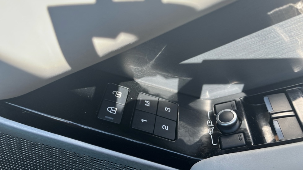 Used Land Rover Range Rover Velar 2021 for sale - 76722132: Photo 34