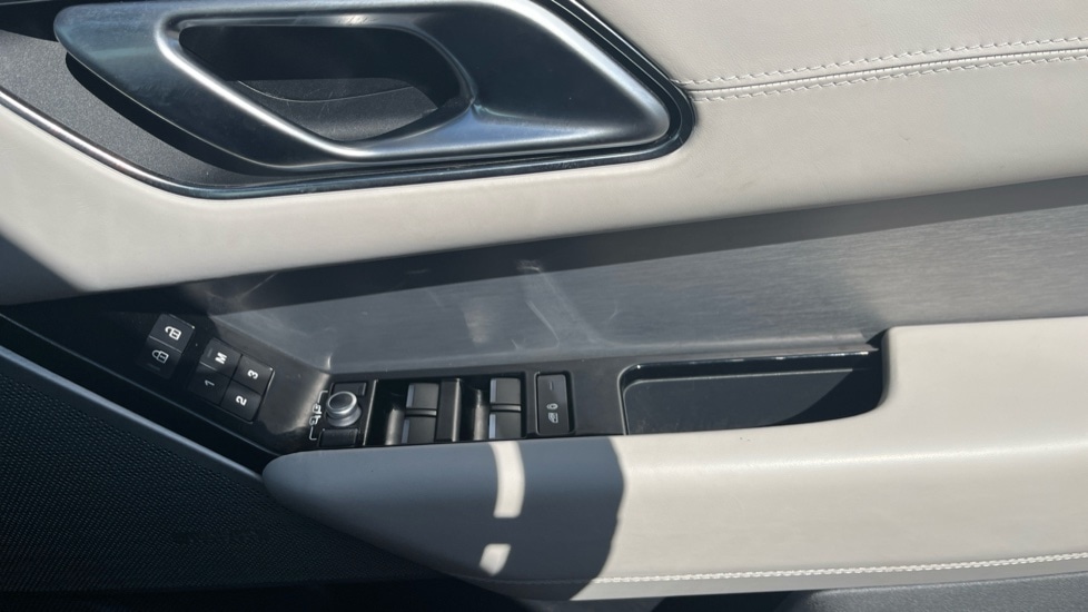 Used Land Rover Range Rover Velar 2021 for sale - 76722132: Photo 35