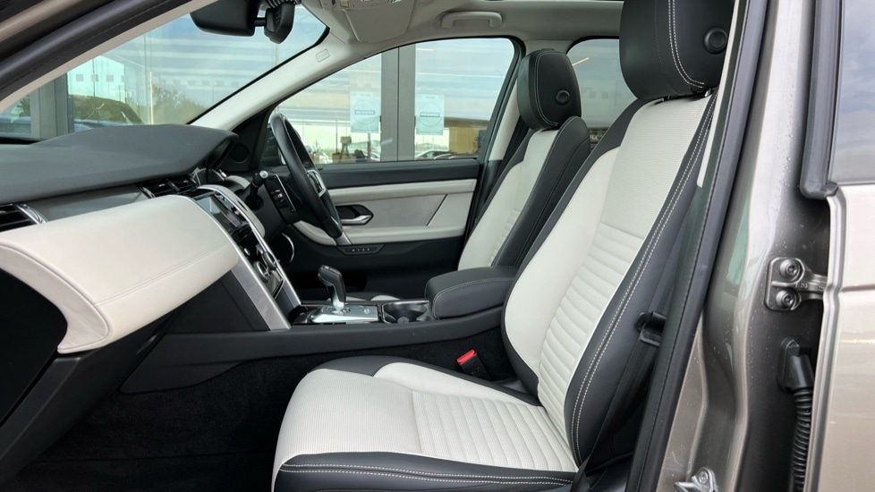 Used Land Rover Discovery Sport 2022 for sale - 76007958: Photo 3