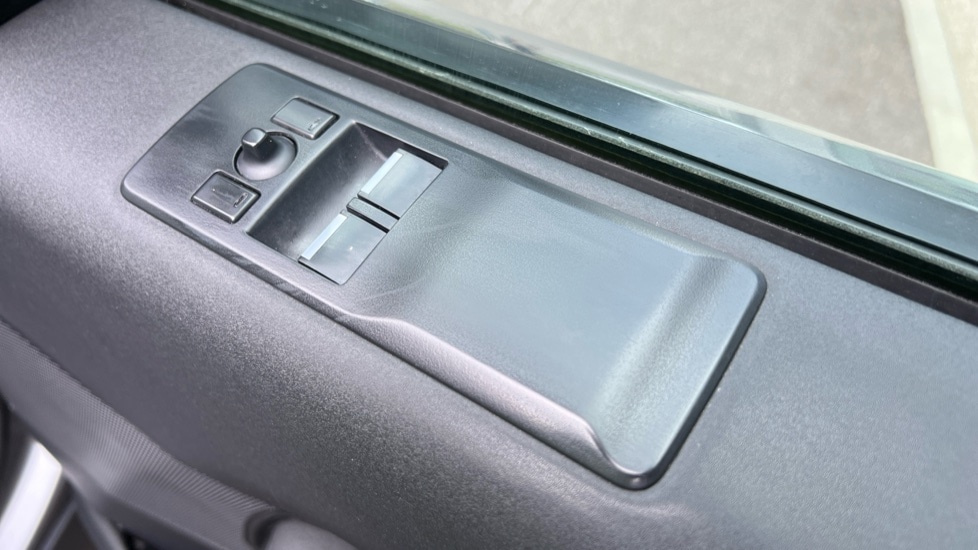 Used Land Rover Discovery 2023 for sale - 76539925: Photo 34