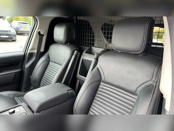 Used Land Rover Discovery 2023 for sale - 76539925: Photo