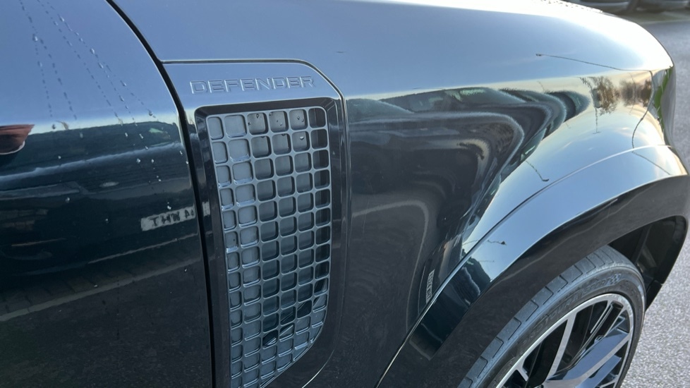 Used Land Rover Defender 2024 for sale - 76999540: Photo 20