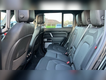 Used Land Rover Defender 2024 for sale - 76999540: Photo