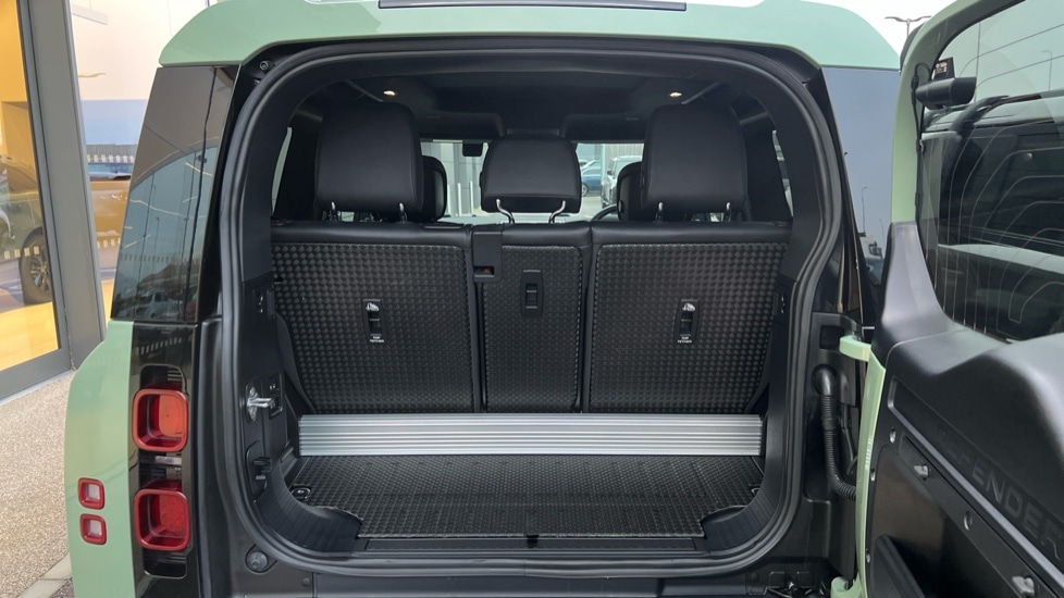 Used Land Rover Defender 2023 for sale - 76873079: Photo 10