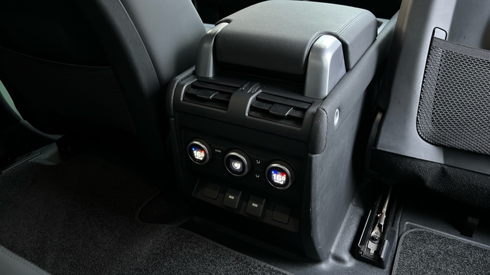 Used Land Rover Defender 2023 for sale - 76873079: Photo 18