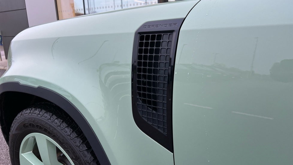 Used Land Rover Defender 2023 for sale - 76873079: Photo 20