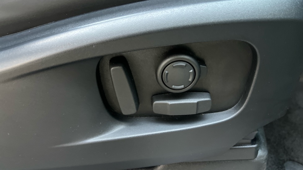 Used Land Rover Defender 2023 for sale - 76873079: Photo 23