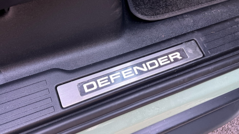 Used Land Rover Defender 2023 for sale - 76873079: Photo 24