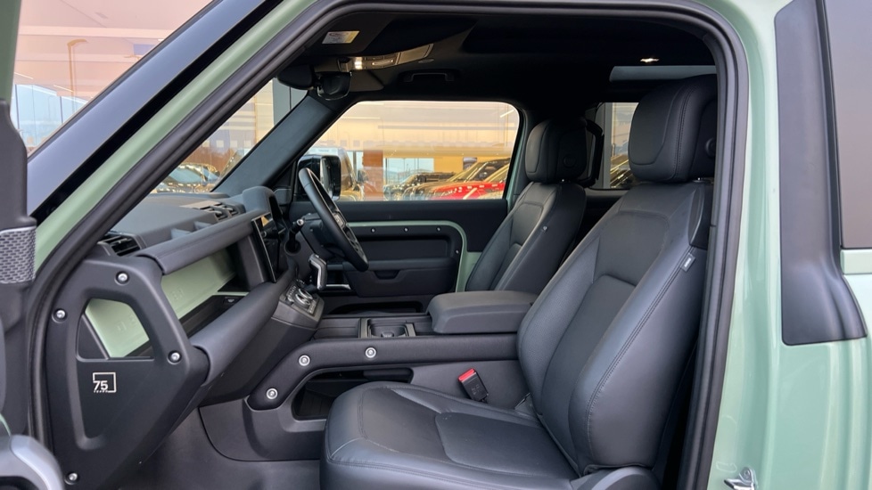 Used Land Rover Defender 2023 for sale - 76873079: Photo 3