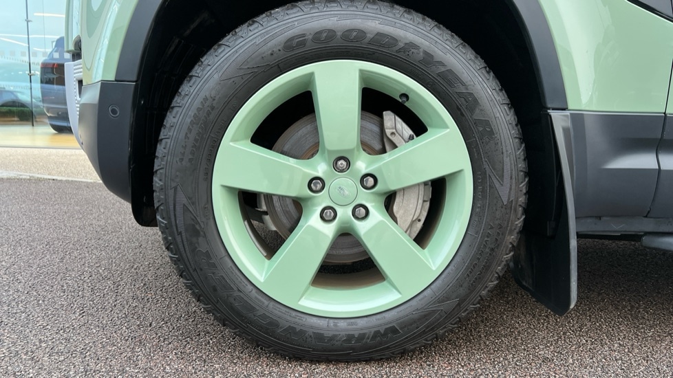 Used Land Rover Defender 2023 for sale - 76873079: Photo 32