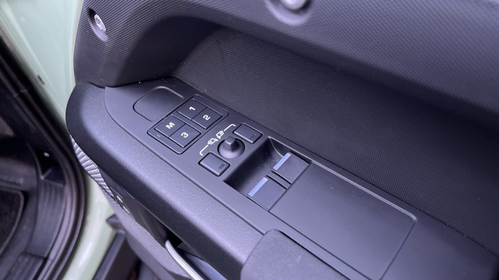 Used Land Rover Defender 2023 for sale - 76873079: Photo 35