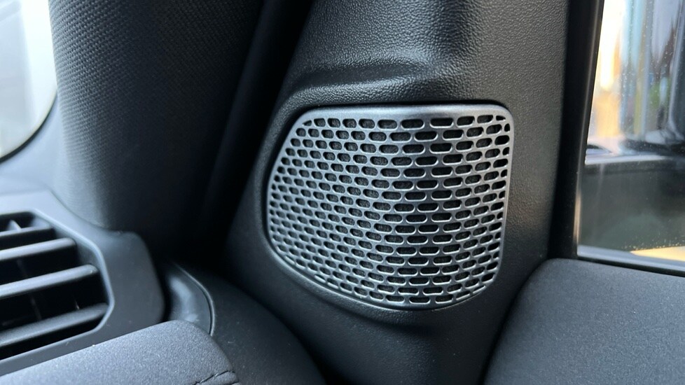 Used Land Rover Defender 2023 for sale - 76873079: Photo 37