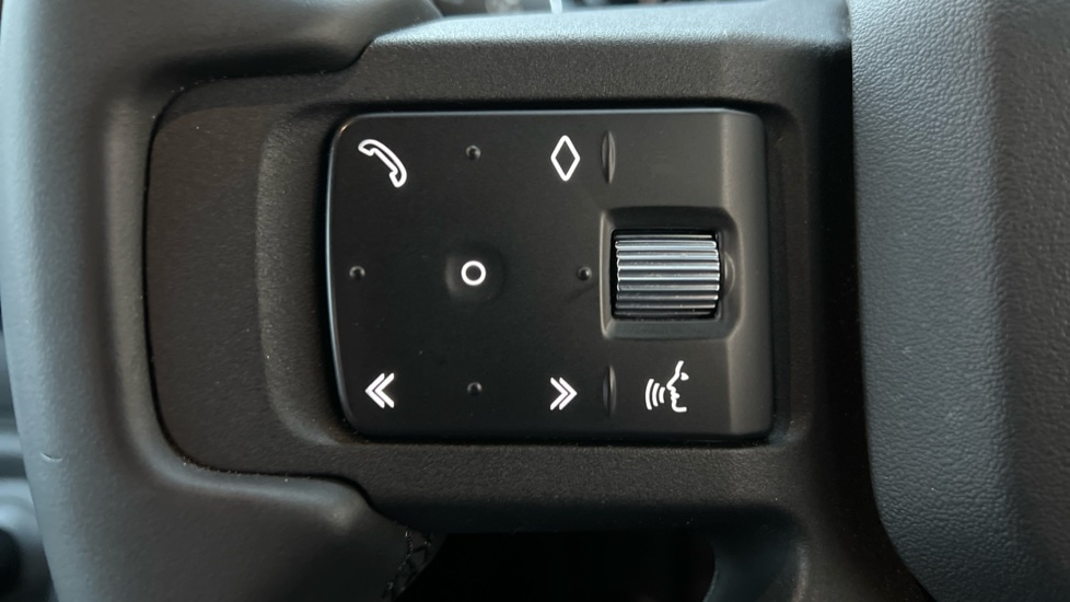 Used Land Rover Defender 2023 for sale - 76873079: Photo 38