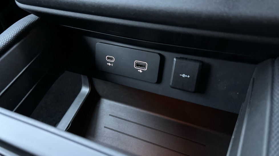 Used Land Rover Defender 2023 for sale - 76873079: Photo 49