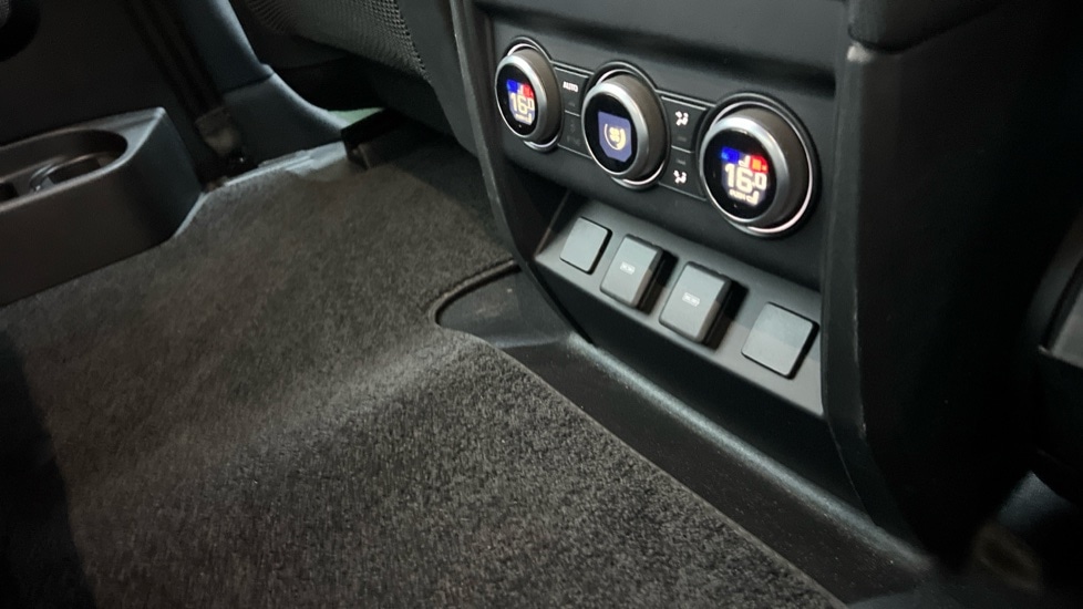 Used Land Rover Defender 2023 for sale - 76873079: Photo 53