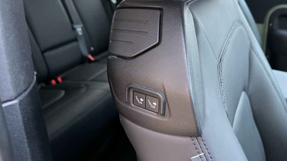 Used Land Rover Defender 2023 for sale - 76873079: Photo 54