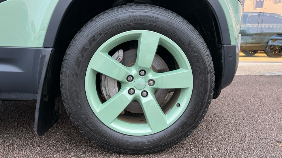 Used Land Rover Defender 2023 for sale - 76873079: Photo 8