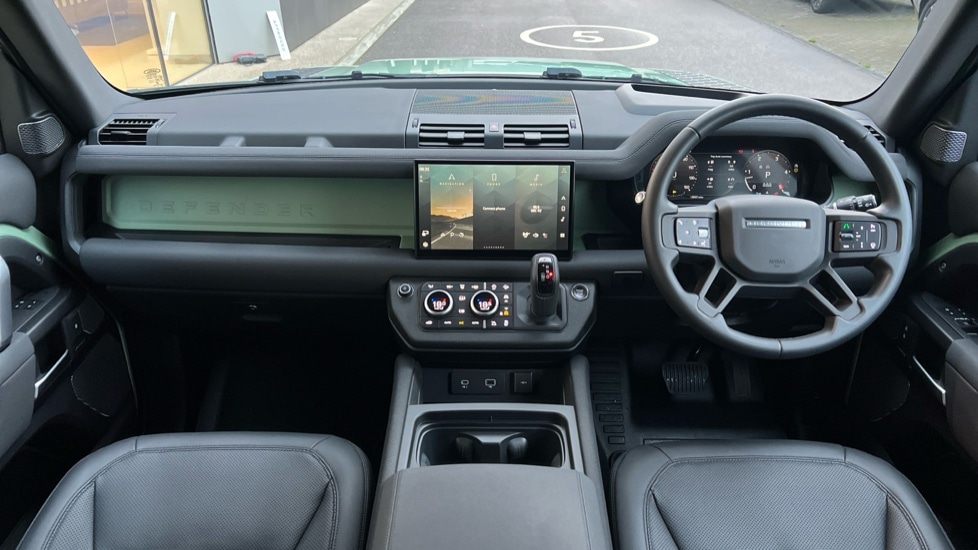 Used Land Rover Defender 2023 for sale - 76873079: Photo 9