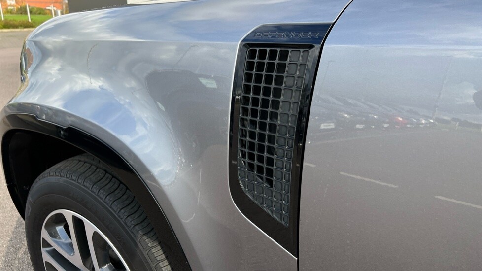 Used Land Rover Defender 2024 for sale - 76487394: Photo 20