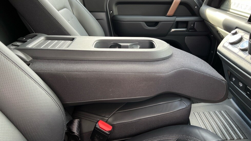 Used Land Rover Defender 2024 for sale - 76487394: Photo 21